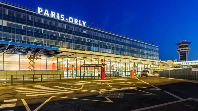 Azul celebra dois anos de voos para Paris com mais de 400 Mil clientes transportados