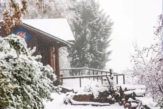 Neve chega cedo em Bariloche e antecipa temporada de inverno 2025