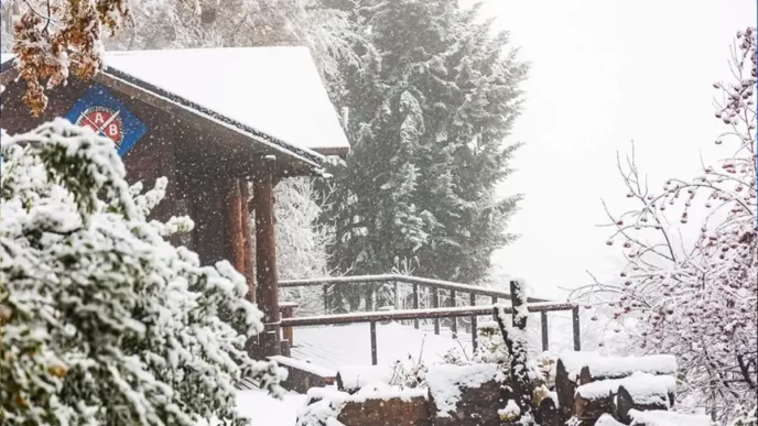 Neve chega cedo em Bariloche e antecipa temporada de inverno 2025