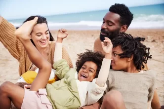 Relatório traz tendências de viagem para as férias com alternativas para economizar